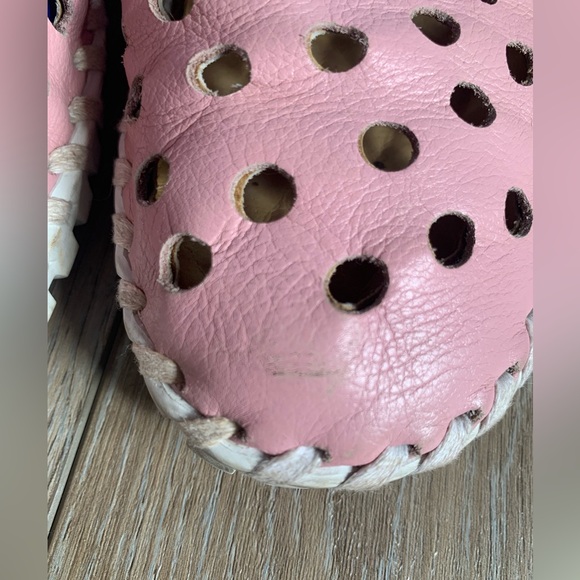 Pink Leather Kiss Kiss flats with cutout - Picture 9 of 12